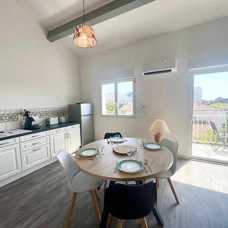 Le Spacieux - Royan, Wifi & Balcon Apartament *