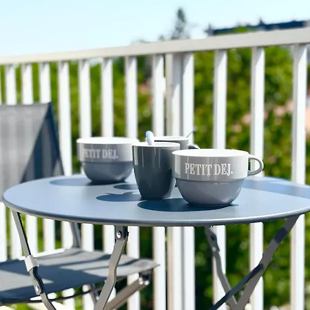 Le Spacieux - Royan, Wifi & Balcon Apartment