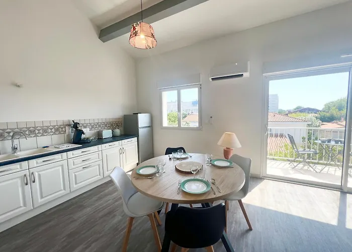 Le Spacieux - Royan, Wifi & Balcon Apartmán *