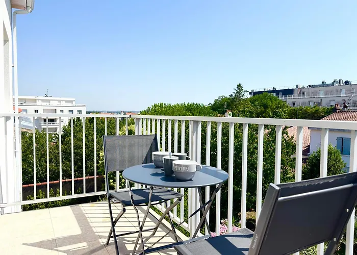 Le Spacieux - Royan, Wifi & Balcon 로양
